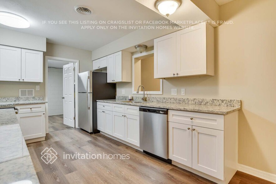 Building Photo - 5915 Westbury Dr