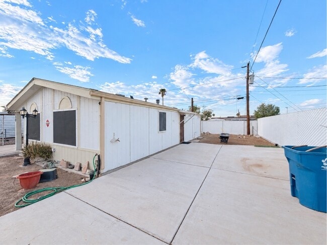 Building Photo - 530 Havasu Ln