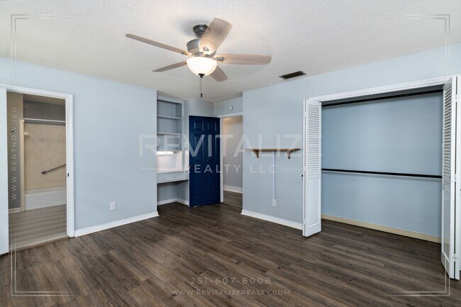 Building Photo - Spacious Brick Home in West Mobile!