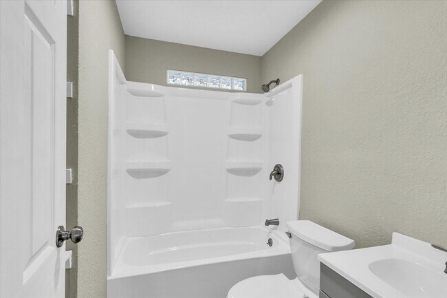 Building Photo - Complete Remodel!  3 Bedroom Home - Available November 2026