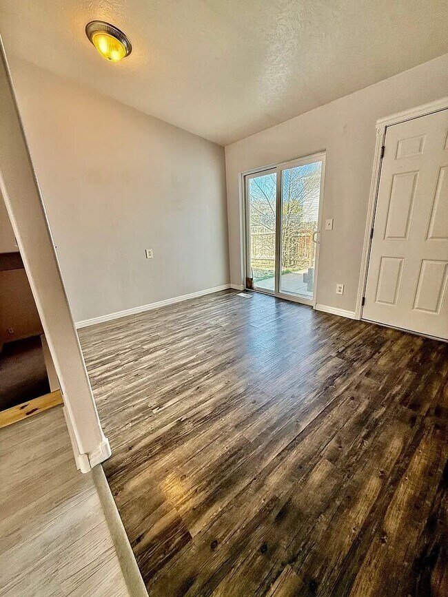 Building Photo - 1639 Roy St