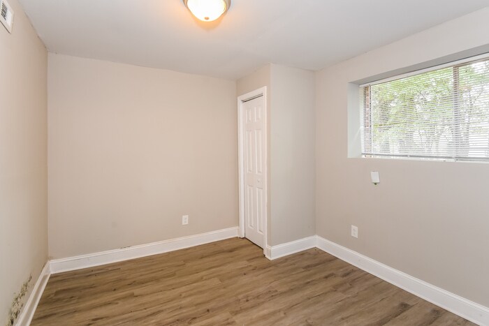 Building Photo - 5287 Chantilly Terrace