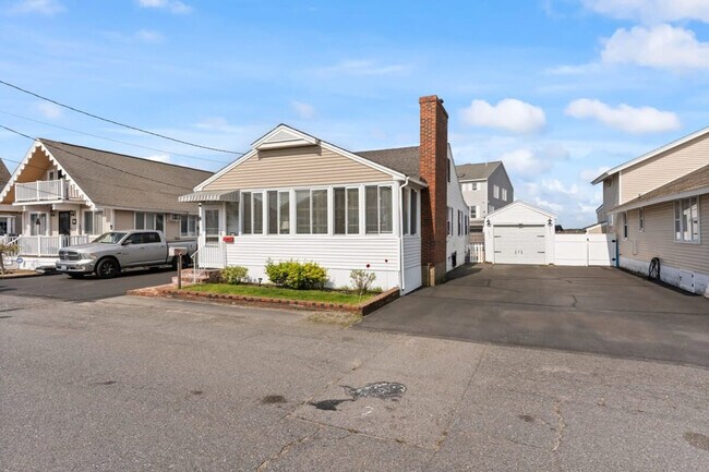 Building Photo - 12 Harris Ave