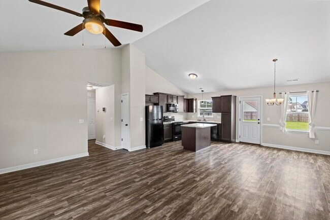 Building Photo - 211 Rowland Dr