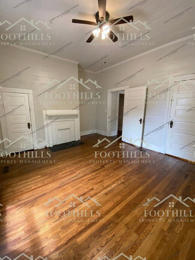 Building Photo - 800 Linley St