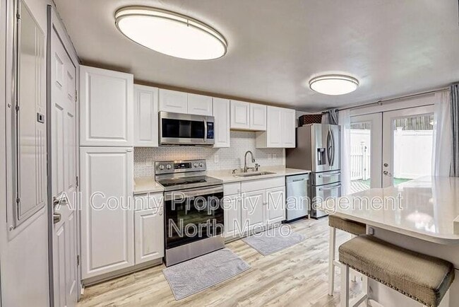 Building Photo - 5606 Roberts Dr