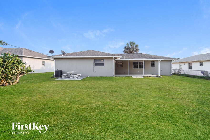 Building Photo - 2027 Beekman St NE