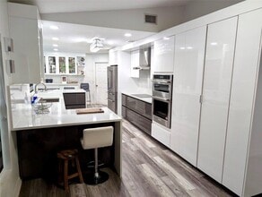 Building Photo - 6421 Crossbow Ct