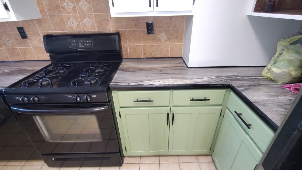 Building Photo - 320 S East St