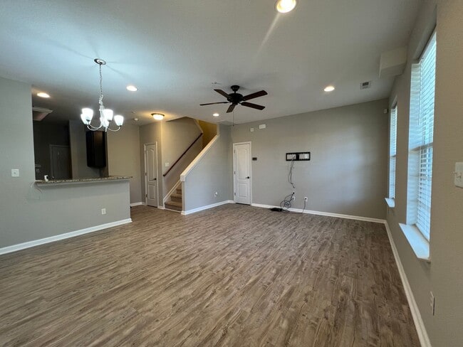 Building Photo - Welcome home - Trilevel H20 Townhome!