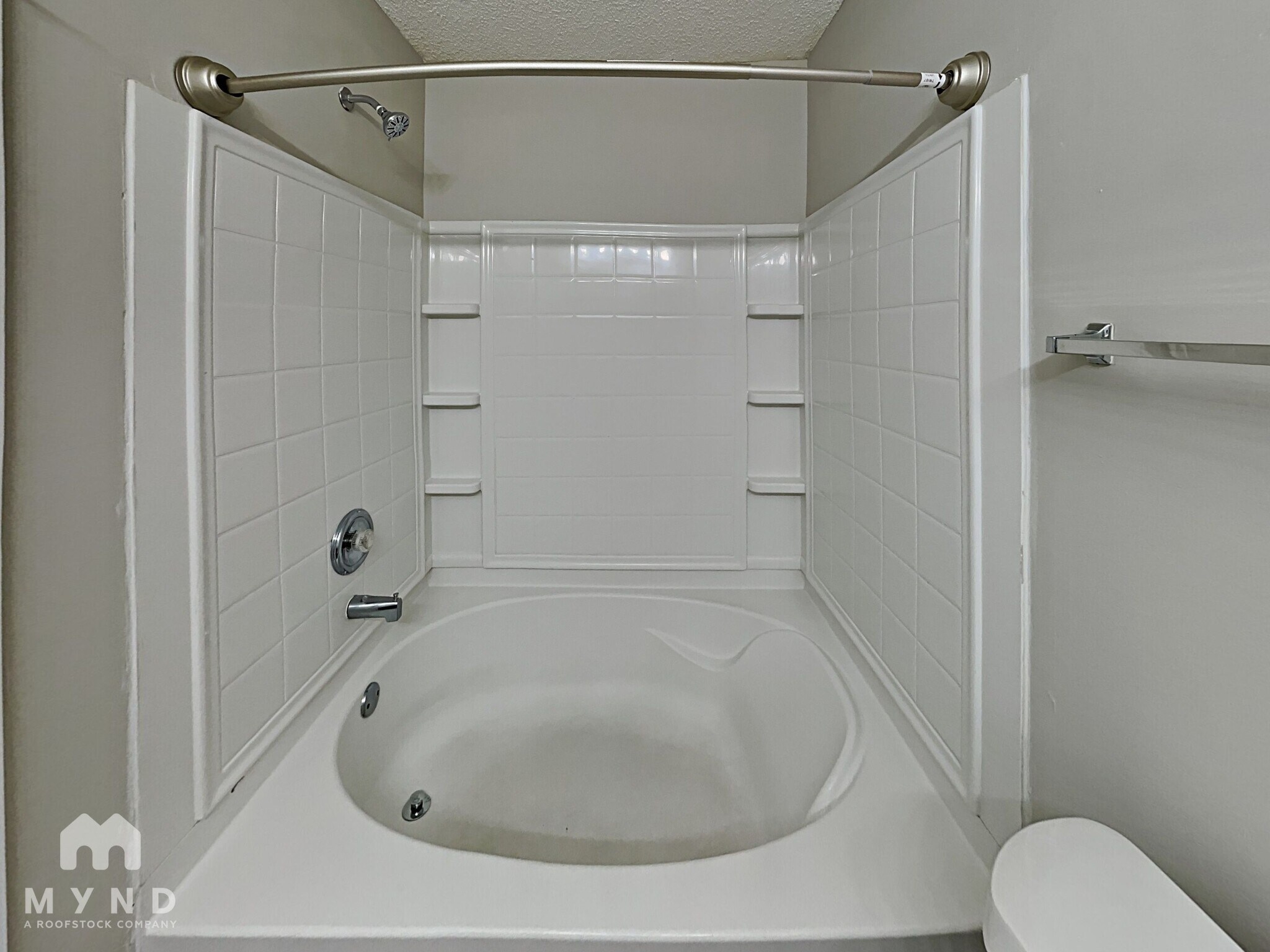 Building Photo - 6332 Hickory Ln Cir