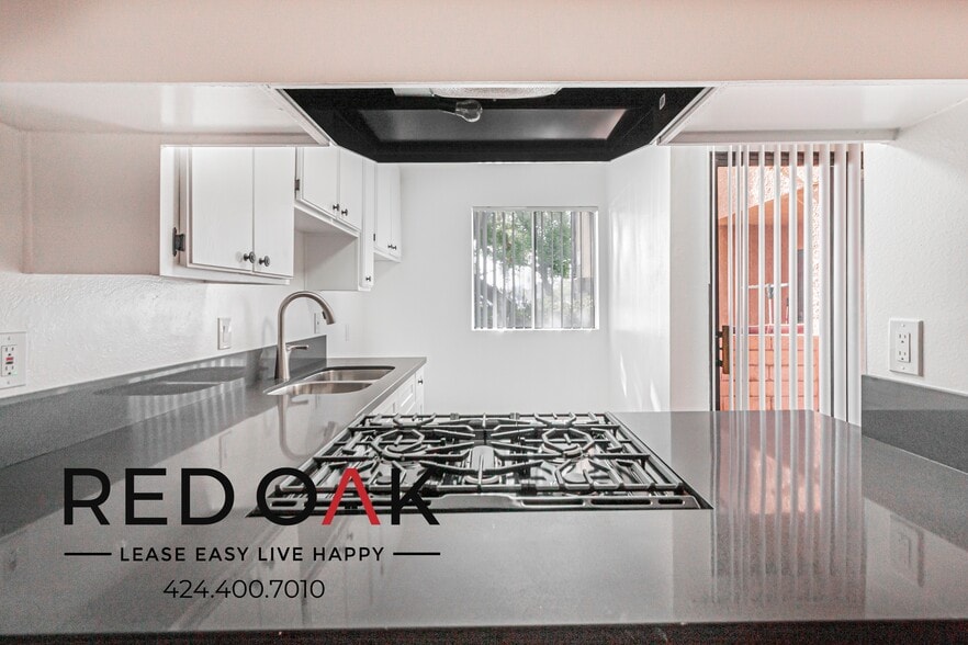 Building Photo - 8614 Woodley Ave