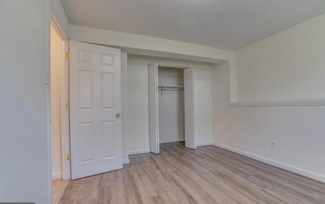 Building Photo - 2801 Reign St