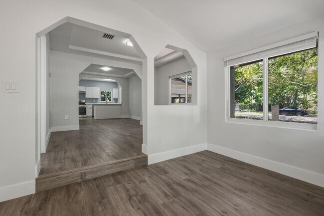 Building Photo - 12980 NE 10th Ave