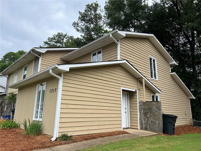 Building Photo - 1717 Wynndowne Trail