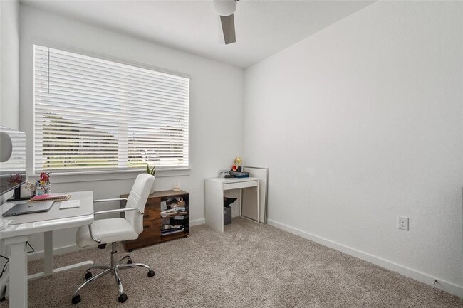 Building Photo - 13821 Zuhause Dr