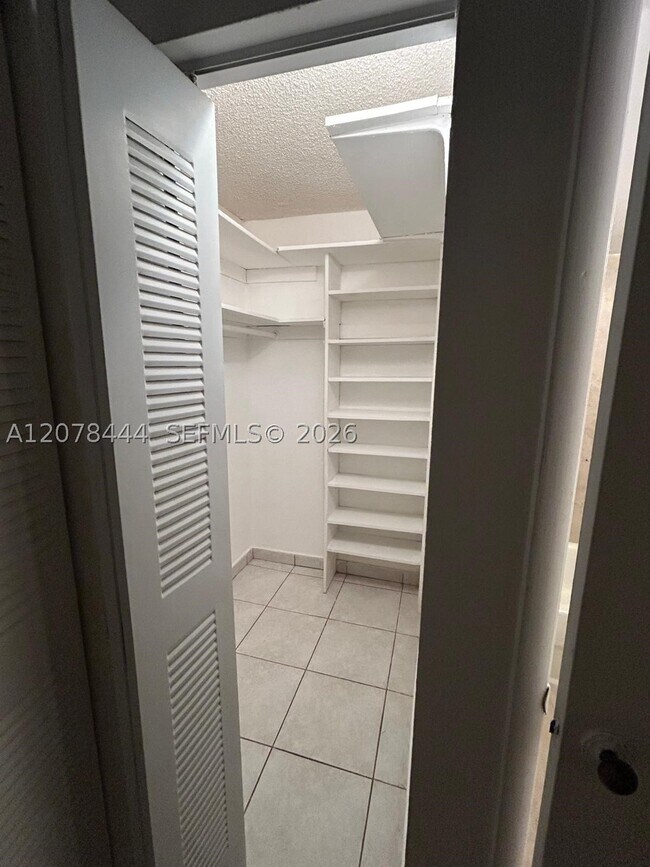 Building Photo - 1673 Bay 405 Bay