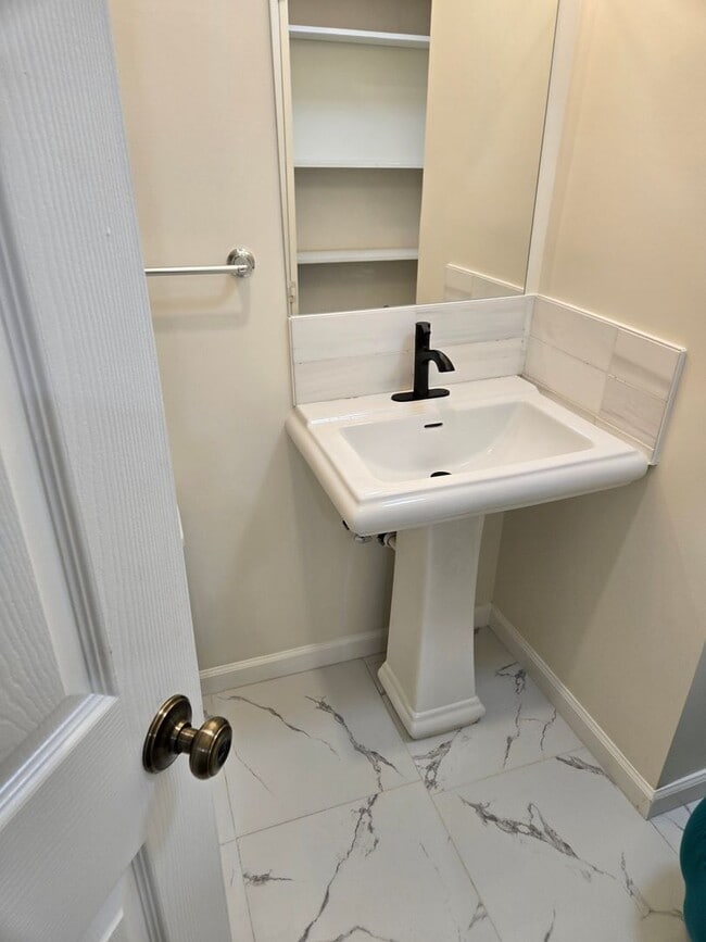 Building Photo - Charming 2BR Condo in Bethel