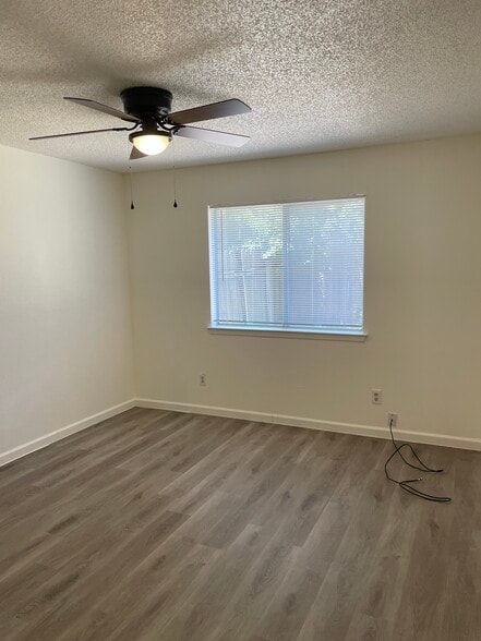 Primary Bed - 412 Greenlawn Blvd