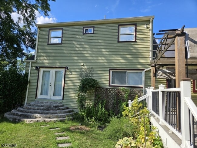 Building Photo - 131 Island Ave