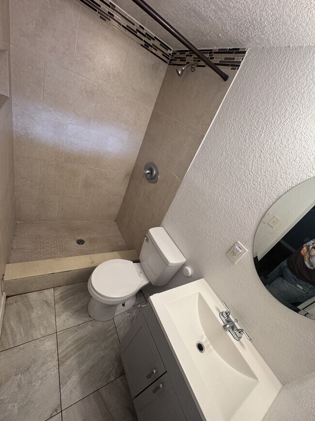 Building Photo - 2207 N Hastings St