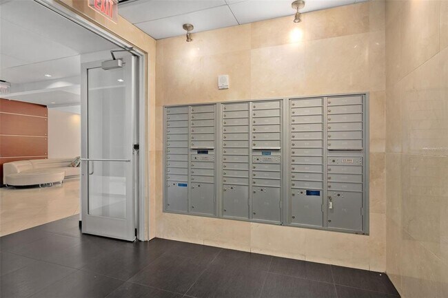 Building Photo - 101 S Eola Dr