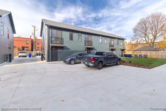 Building Photo - 1642 Bagley St