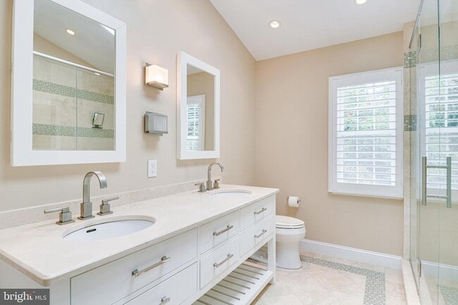 Building Photo - 6122 Bayliss Pl