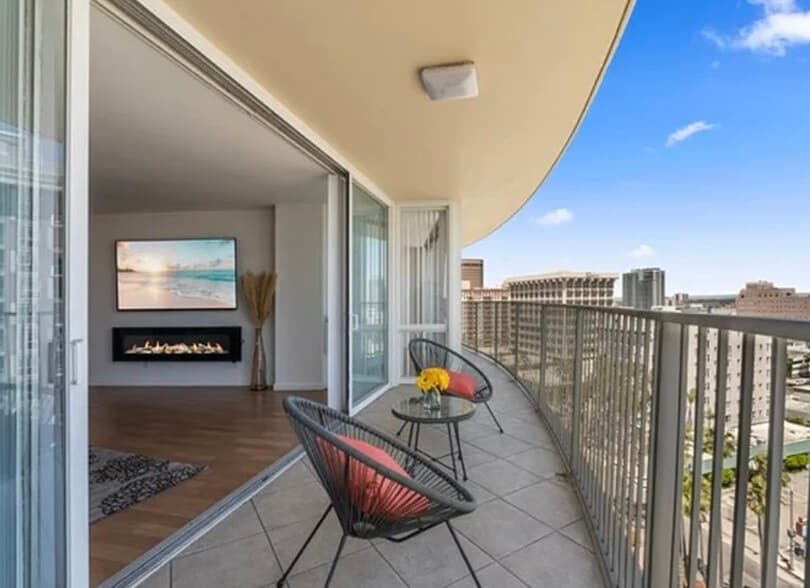 Building Photo - 700 E Ocean Blvd