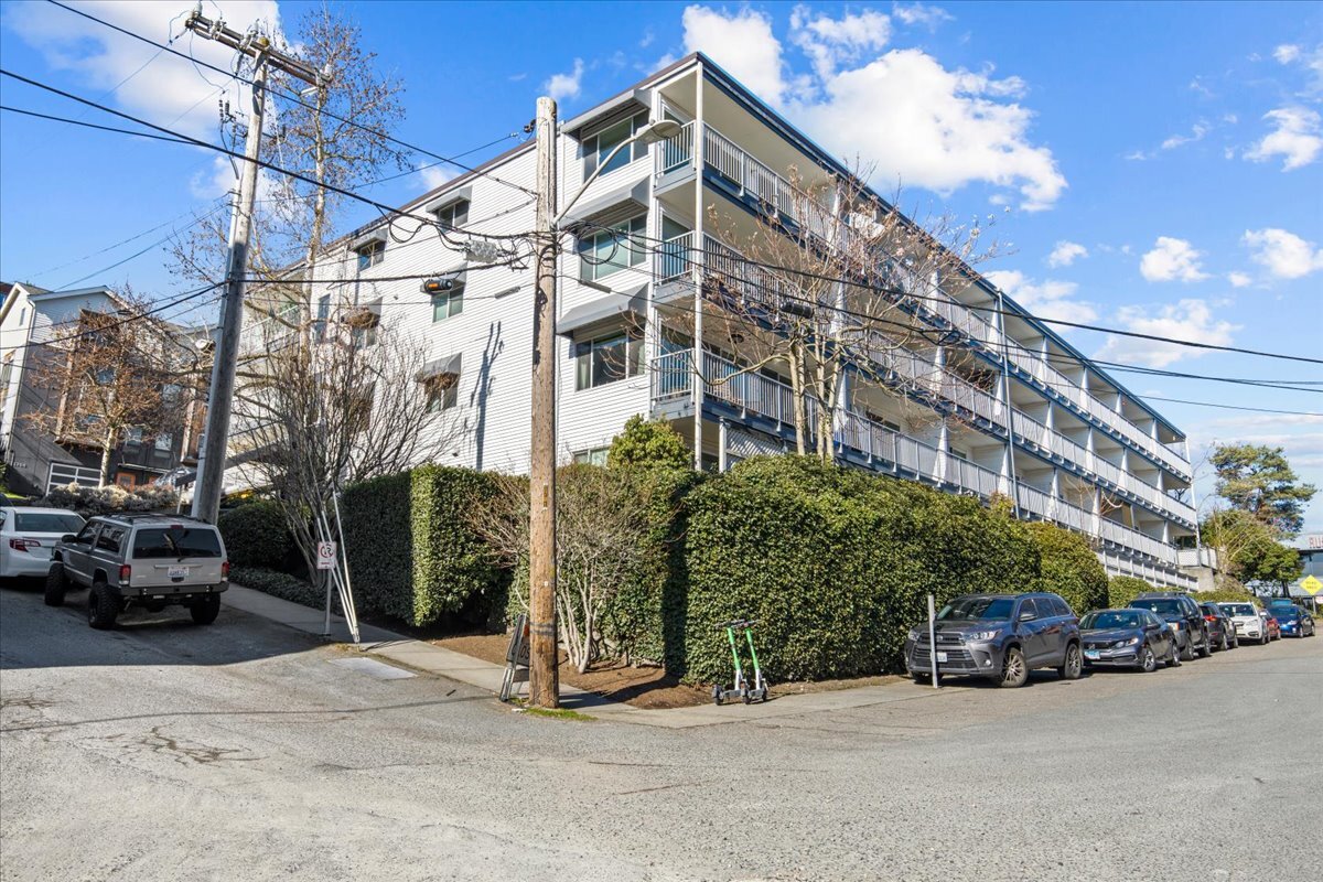 Building Photo - 762 Hayes St