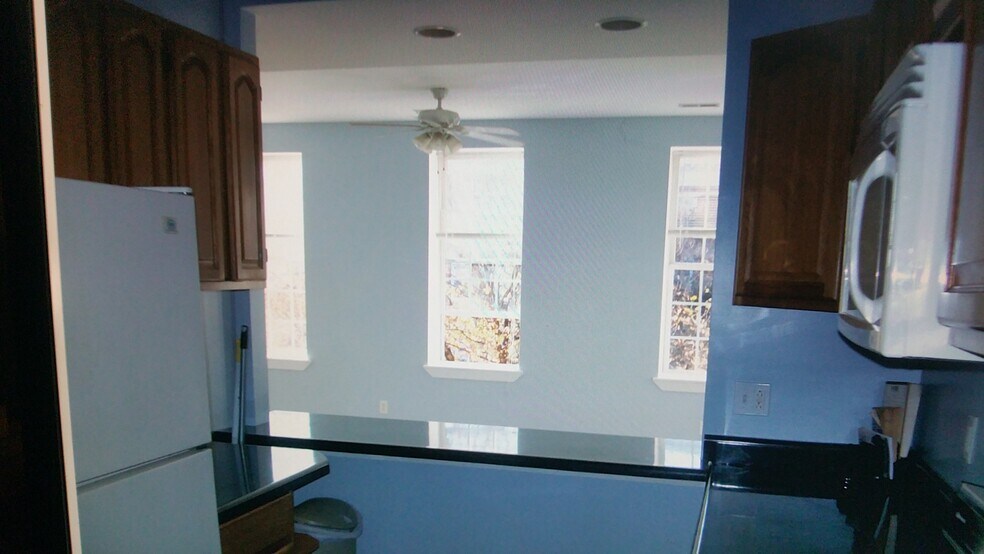 Building Photo - 19 S Broadway