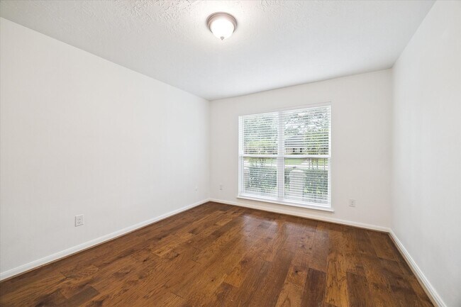 Building Photo - 10211 Olympia Dr