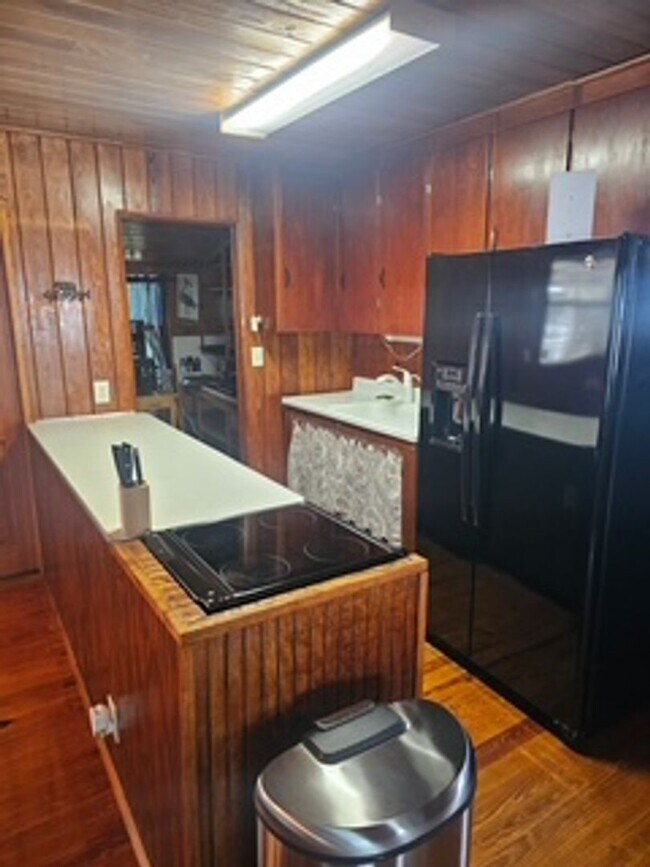 Building Photo - Two bedroom / Two Bath lake view home on L...