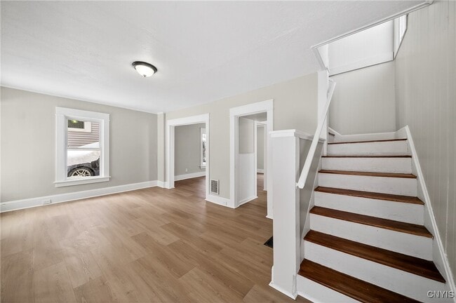 Building Photo - 162 Reed Ave