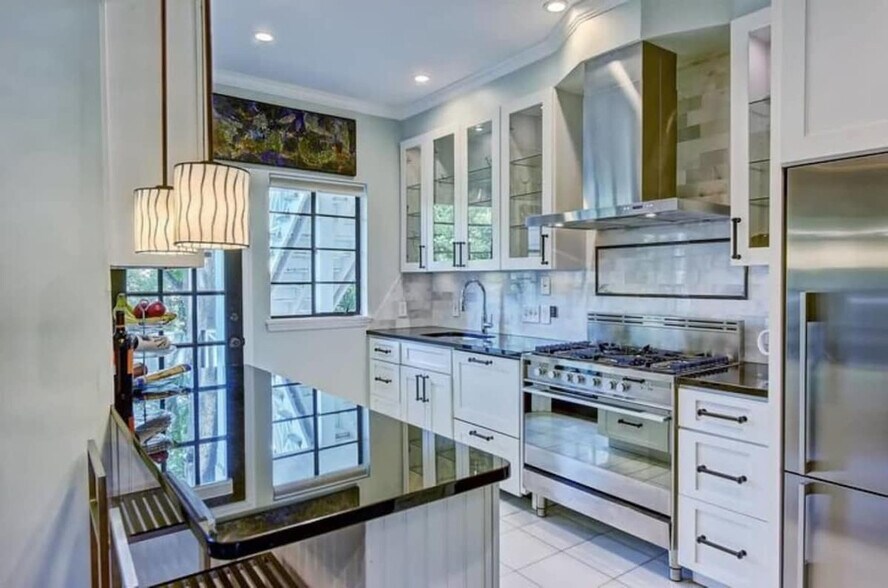 Building Photo - 600 Hermitage Ct