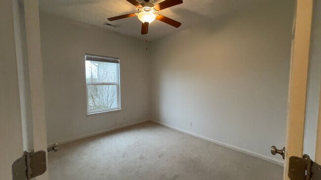 Building Photo - 3232 Huxley Dr