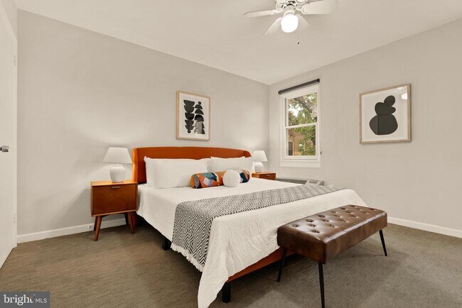 Building Photo - 4818 Chevy Chase Dr