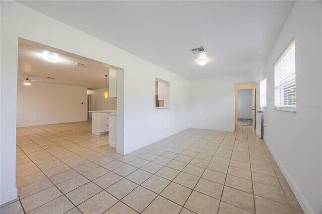 Building Photo - 495 Orange Ave