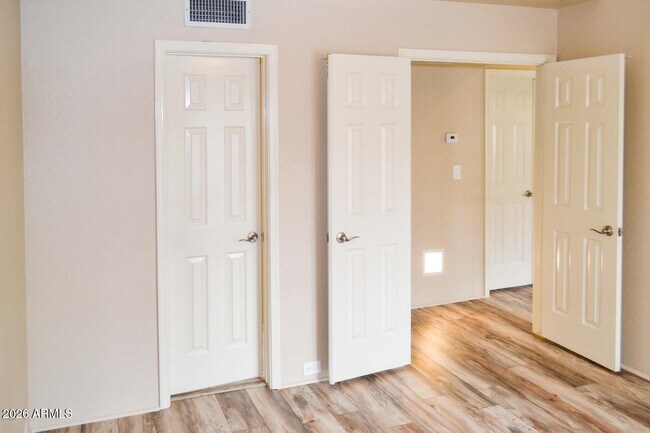 Building Photo - 5023 E Siesta Dr