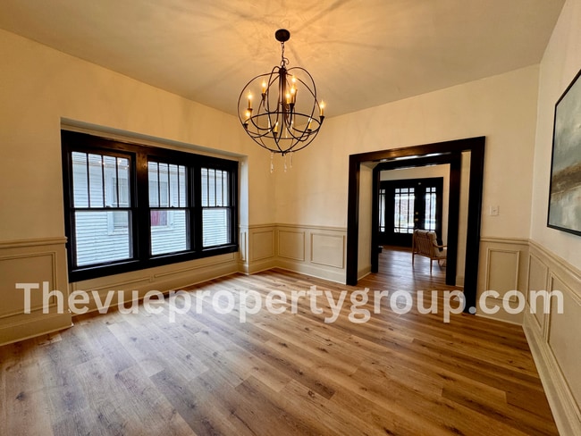 Building Photo - Completely remodeled 3 bedroom, brimming with charm & modern updates!