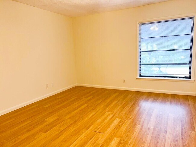 Building Photo - 3094 Bermwood Ln