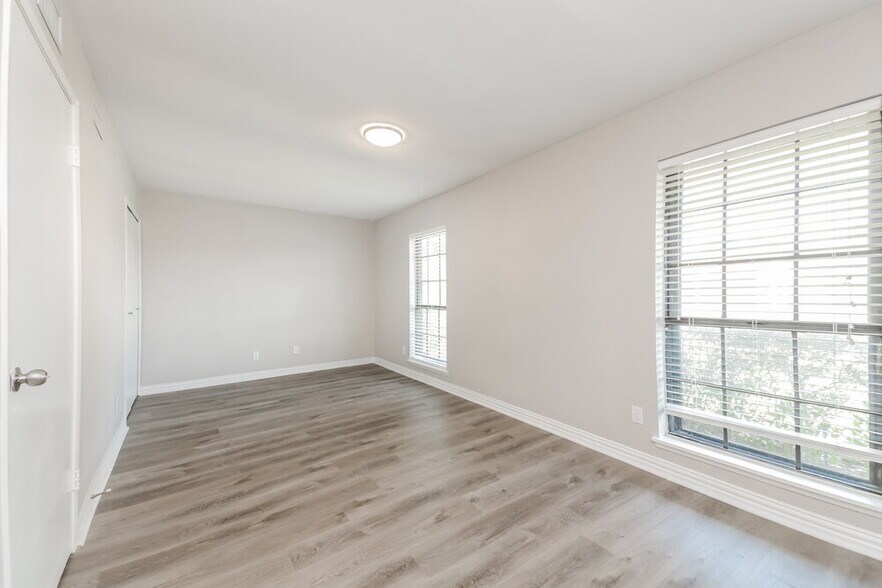 Building Photo - 8806 Linda Vista Dr