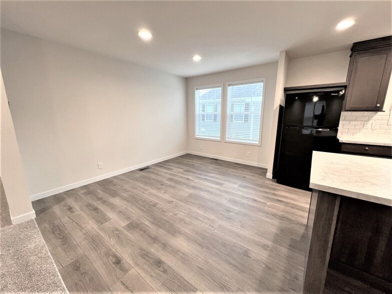 Building Photo - 5335 Coventry Dr