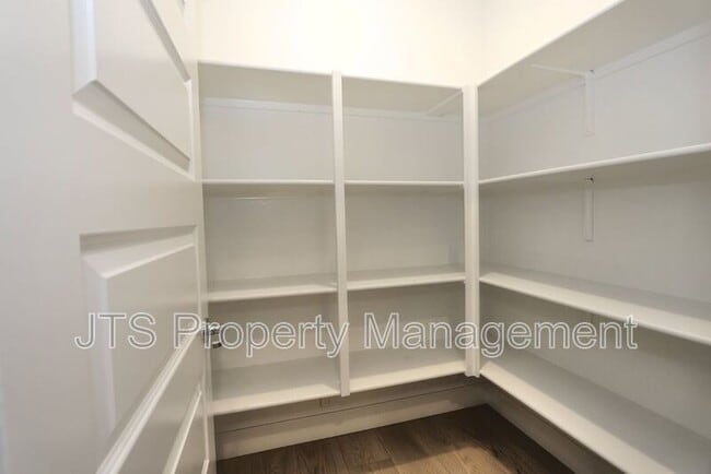 Building Photo - 4364 Greenshank Cir