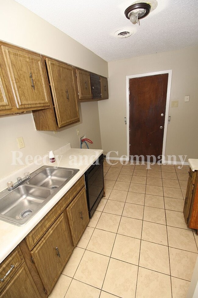 Building Photo - 3385 Barbwood Dr