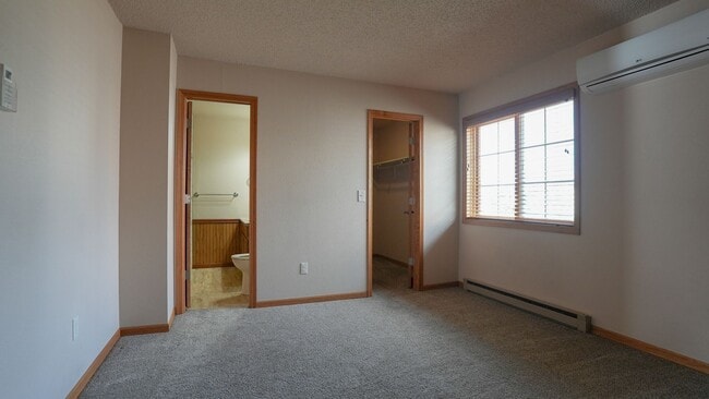 Building Photo - Westside Townhome