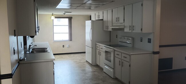 Building Photo - Beautiful 2 bedroom 2 bathroom house 1 car...