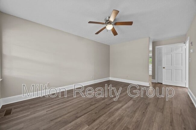 Building Photo - 204 McNeil St