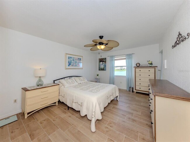 Building Photo - 26333 Nadir Rd