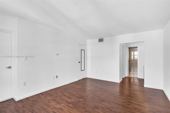 Building Photo - 2333 Brickell Ave
